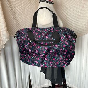 Weekend Zippered Tote Bag with Toiletries Bag NWOT